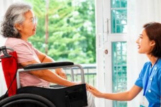 Discover compassionate long-term care support. See how assisted living communities handle dementia with behavioral disturbance, helping caregivers recharge.